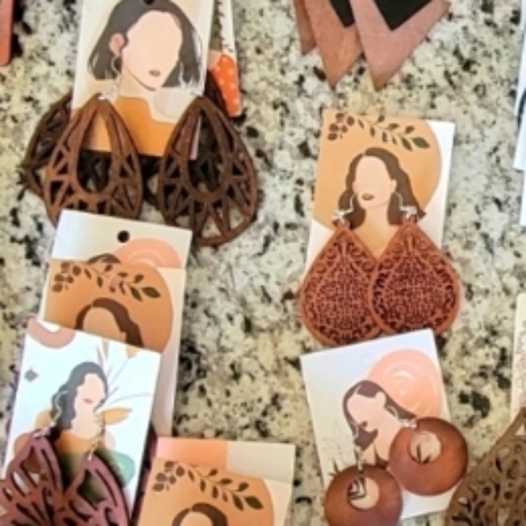 Gorgeous hollow wooden earrings Hand made Lazer cut Boho style - Picture 4 of 5